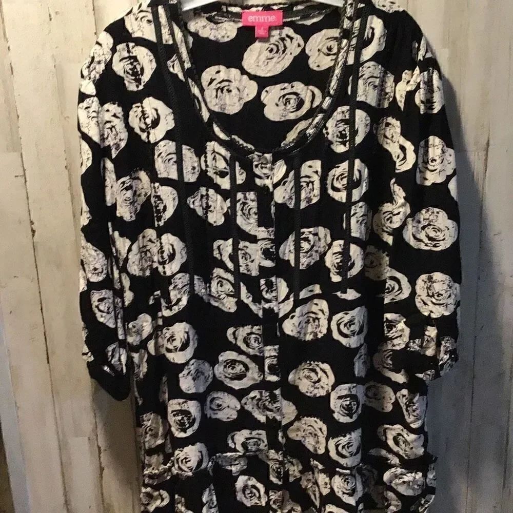 Blouse by EMME size ￼ Small